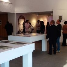 Diseños De Escenografía Y De Vestuario Forman Parte De La Exposición Todo Empieza 