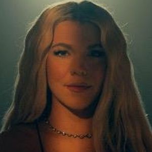 Grammy Award-Winner Kimberly Perry Releases 'Superbloom' Extended EP