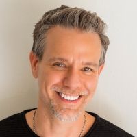 BWW Interview: Adam Pascal Brings SO FAR Solo Concert to Axelrod Performing Arts…