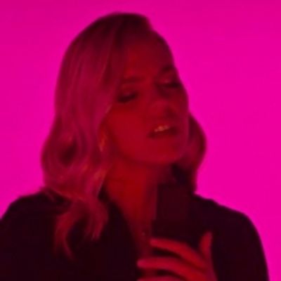 VIDEO: MEAN GIRLS' Reneé Rapp Performs in New 'World Burn' Music Video