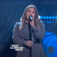 VIDEO: Kelly Clarkson Performs 'Lost In Your Eyes' Video