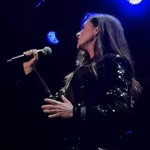 Video: Anne Hathaway Rocks BROADWAY RALLIES FOR KAMALA With A Queen Classic