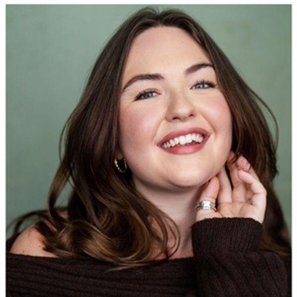 Interview: Lauren Quigley of ESCAPE TO MARGARETAVILLE at Cornwell's Dinner Theatre, T Photo