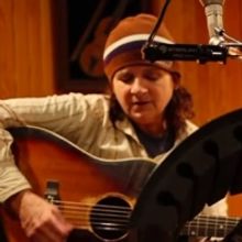VIDEO: Amy Ray Shares a Video for 'A Mighty Thing' (Feat. Sarah Jarosz)