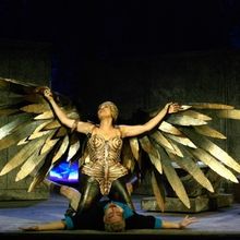 CRÍTICA: ÁNGELES EN AMÉRICA at Teatro Helénico