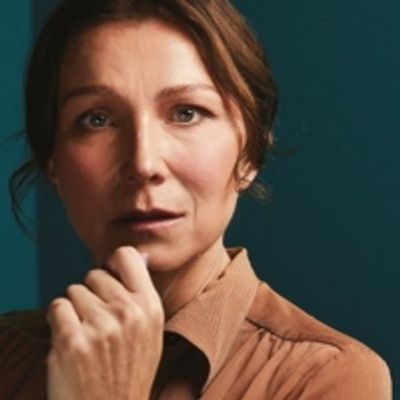 BWW REVIEW: Virginia Woolf's Famous Lectures Published As A ROOM OF ONE'S OWN Are Adapted for the Stage With A Bold Blend Of Monologue And Imagery.