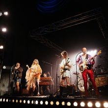 Review: TEETH 'N' SMILES, Starring Rebecca Lucy Taylor