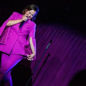 Review: ASHLEY BROWN Shocks With Surprise Solo Show at The Green Room 42
