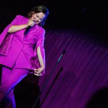 Review: ASHLEY BROWN Shocks With Surprise Solo Show at The Green Room 42