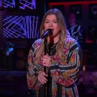 VIDEO: Kelly Clarkson Covers 'Hard Place' Video