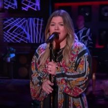 VIDEO: Kelly Clarkson Covers 'Hard Place'