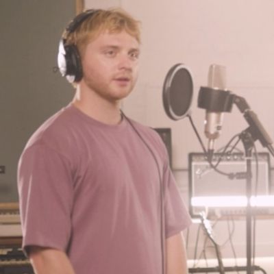 Video: Sam Tutty and Christiani Pitts Perform 'New York' From TWO STRANGERS (CARRY A CAKE ACROSS NEW YORK)