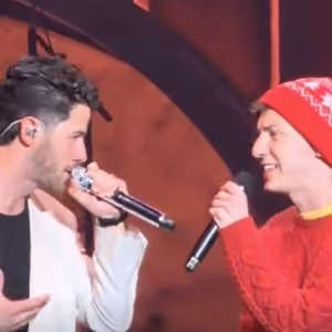 Video: Andrew Barth Feldman Joins Nick Jonas for 'Home Alone' Performance