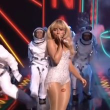 Who Won at the 2024 VMAs?- Full List of Winners Includes Taylor Swift, Sabrina Carpen