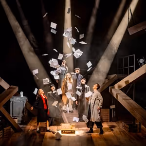 Review: SCHOLL - THE BUD OF THE WHITE ROSE [DIE KNOSPE DER WEISSEN ROSE] at Theater…