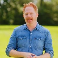 BWW Exclusive: Jesse Tyler Ferguson Brings Theatrical Flair to SECRET CELEBRITY… Video