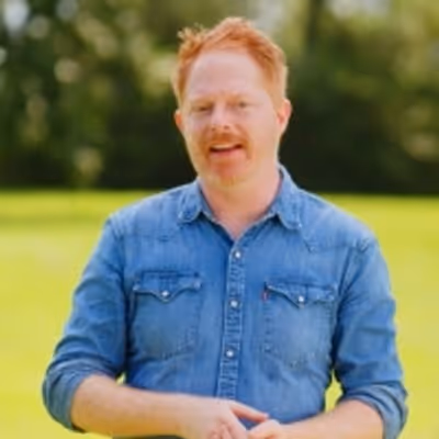 BWW Exclusive: Jesse Tyler Ferguson Brings Theatrical Flair to SECRET CELEBRITY RENOVATION!