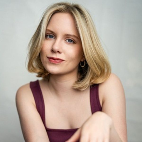 SOMETHING ROTTEN! Star Elizabeth Teeter to Bring Solo Show to Blue Strawberry Photo