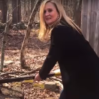 VIDEO: FULL FRONTAL Presents 'Beeing At Home with Samantha Bee!' Video