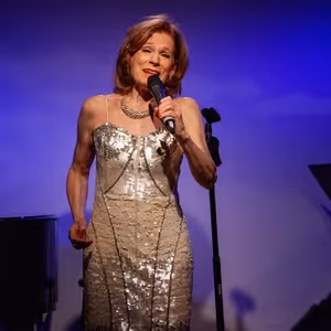 Review: Madelaine Warren Glows With WARREN SINGS FIELDS at Don't Tell Mama