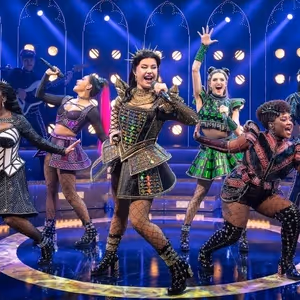 Review: SIX at Broadway San Diego