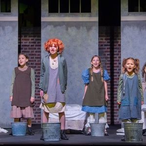 Review: ANNIE at The Candlelight Theatre