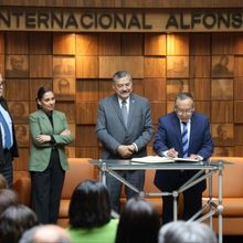 Recibe Alberto Enríquez Perea El Premio Internacional Alfonso Reyes 2024
