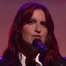 VIDEO: MUNA Perform 'Kind of Girl' on THE TONIGHT SHOW
