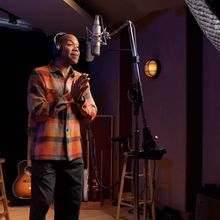 Exclusive: Darius de Haas Sings 'Silent Night' on New Album, Let Me Carry You This Ch