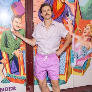 Interview: Alex Moffat Opens Up About His Broadway Debut in THE COTTAGE