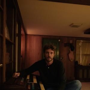 Hunter Metts Releases 'TIMES AND PLACES,' Plans November Tour