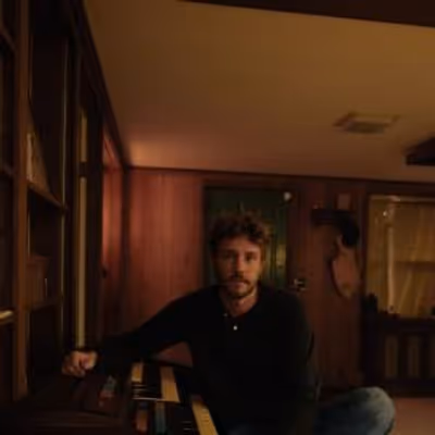 Hunter Metts Releases 'TIMES AND PLACES,' Plans November Tour