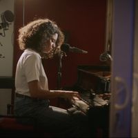 Video: Anoushka Lucas 'Shoulders' Music Video for ELEPHANT at The Menier Chocolate… Video