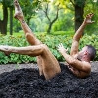 BWW Review: ERYC TAYLOR DANCE'S Immersive EARTH Breaks New Ground at Brooklyn…