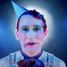 Video: Katherine Langford & Adam Gillen in CABARET in London