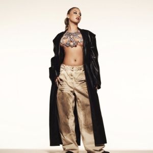 Lola Moxom Releases Debut Single 'Cool With It'
