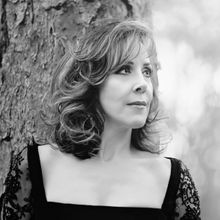 Janine LaManna to Make New York Solo Concert Debut With BLACK & GOLD at The Green Roo