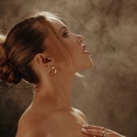 Video: Solea Pfeiffer Sings Remixed Version of 'I'm A Star' by Scott Alan