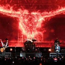 Photos: NEON MOON TOUR Opens With Sold-Out Shows at Bridgestone Arena