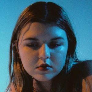 Eliza McLamb Shares New Single '16'