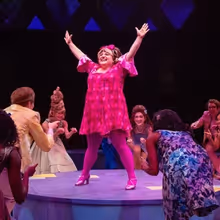 Review: HAIRSPRAY Sets the Standard at Broadway At Music Circus