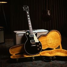 Gibson Partners With Noel Gallagher to Create 20 Gibson 1978 Les Paul Custom Guitars
