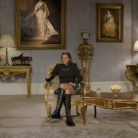 VIDEO: THE CROWN's Josh O'Connor and Emma Corrin Discuss How They Met, Other Roles… Video