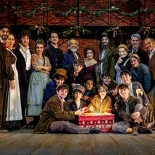 PHOTOS: El reparto de OLIVER TWIST, EL MUSICAL se viste de Navidad en exclusiva para