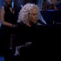 VIDEO: Watch Carole King Perform 'It's Too Late' on THE TONIGHT SHOW WITH JIMMY… Video
