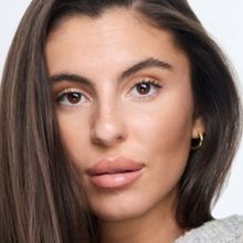 Jana Gómez y Alba Cuartero alternarán el papel de Aliena en LOS PILARES DE LA TIERR