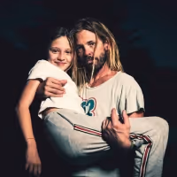 Taylor Hawkins & The Coattail Riders Release New Single 'Middle Child' Featuring… Video
