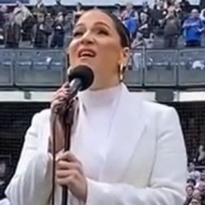 VIDEO: MR. SATURDAY NIGHT Star Shoshana Bean Sings the National Anthem at Yankees Opening Day
