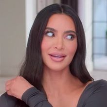 Video: Kim & Kourtney 'Still Going At It' in THE KARDASHIANS Season 4 Trailer