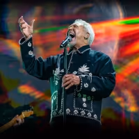 TOM JONES: AGES & STAGES Tour Comes To The Van Wezel 